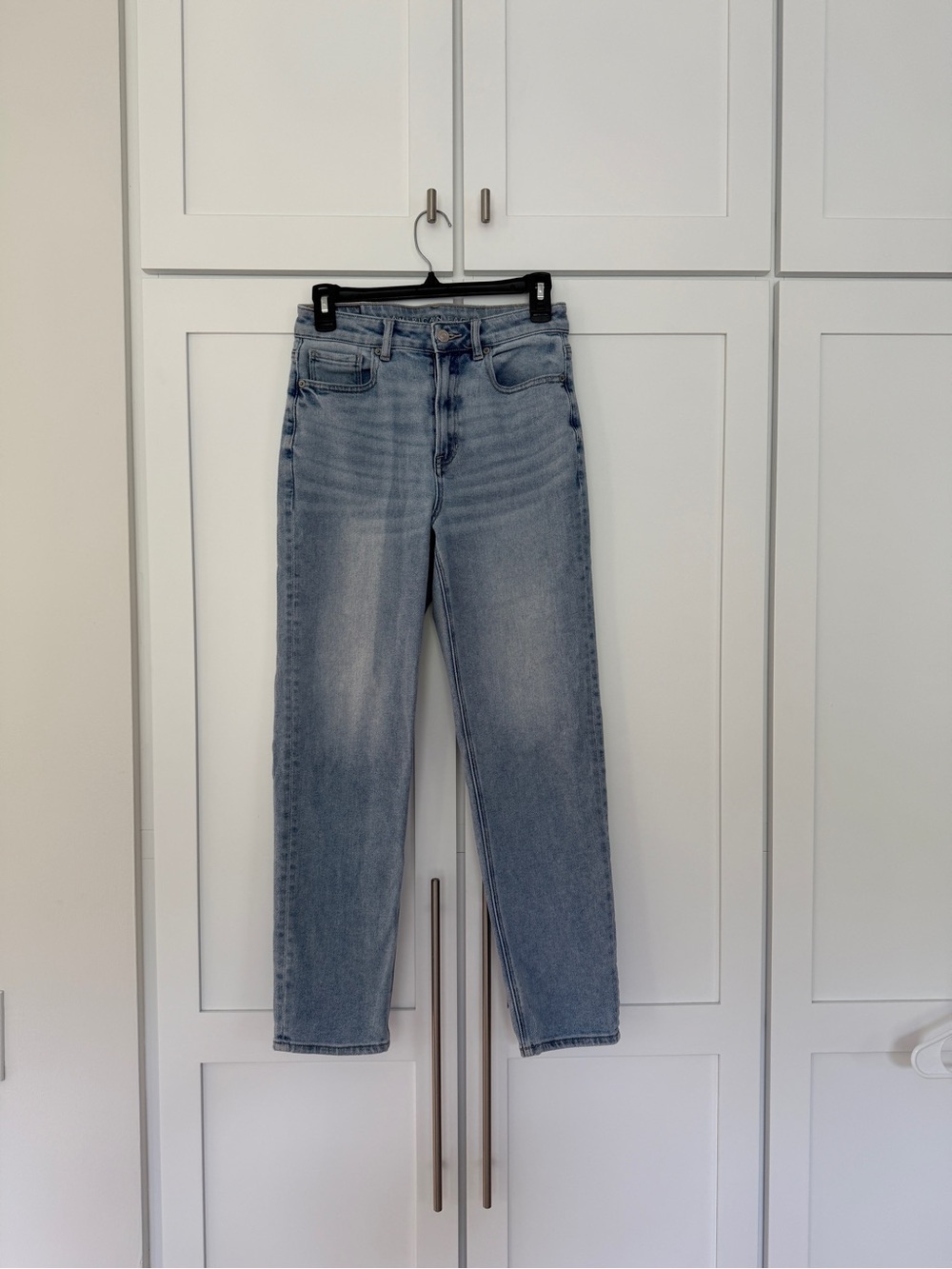American Eagle Mom Straight Leg High Rise Jeans Size 2